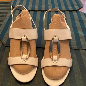 Patent Bandolino Sandals